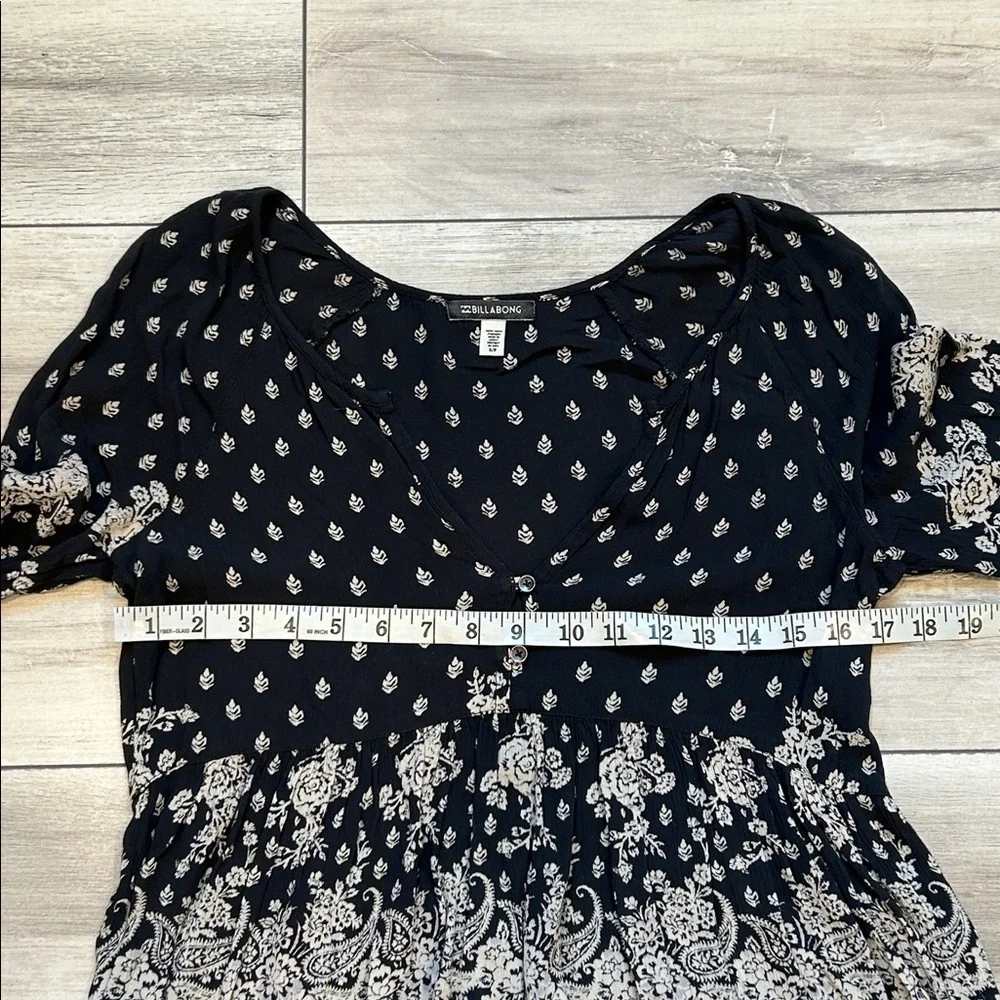 Billabong black and gray long sleeve dress size small